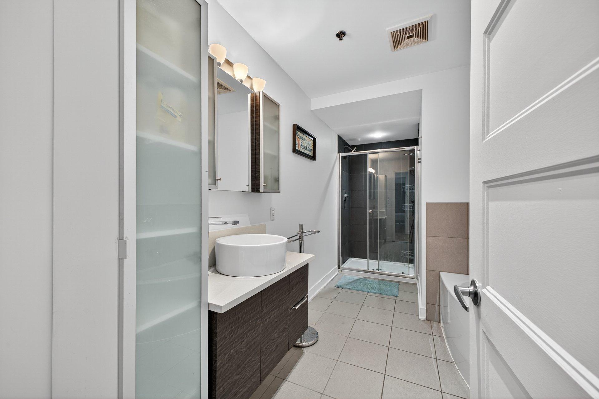 









3300


Boul. Cavendish

, 109,
Montréal (Côte-des-Neiges/Notre-Dame-de-Grâce),




QC
H4B2M8

