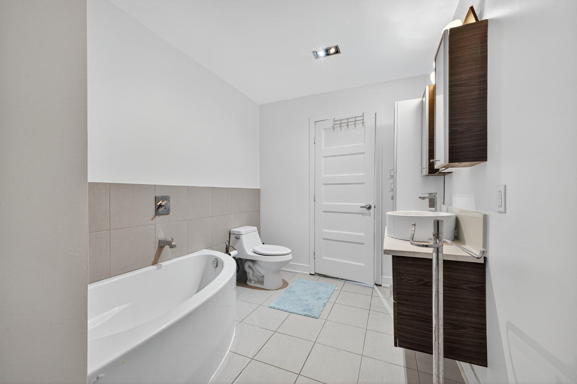 









3300


Boul. Cavendish

, 109,
Montréal (Côte-des-Neiges/Notre-Dame-de-Grâce),




QC
H4B2M8

