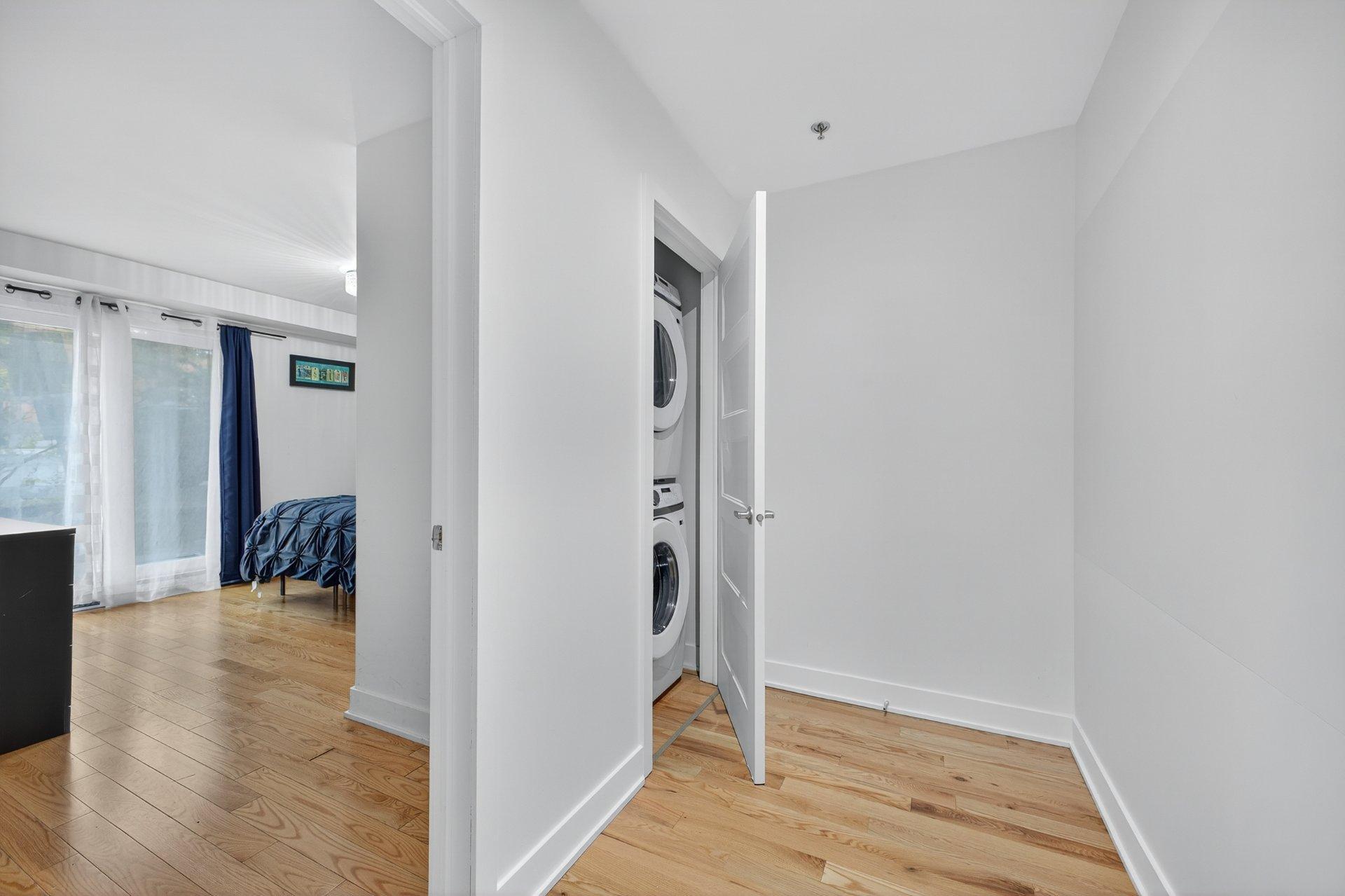 









3300


Boul. Cavendish

, 109,
Montréal (Côte-des-Neiges/Notre-Dame-de-Grâce),




QC
H4B2M8

