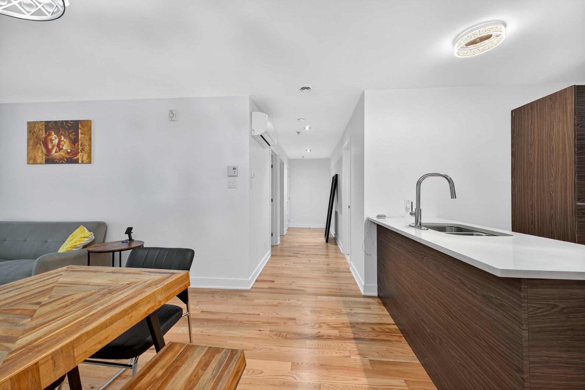 









3300


Boul. Cavendish

, 109,
Montréal (Côte-des-Neiges/Notre-Dame-de-Grâce),




QC
H4B2M8

