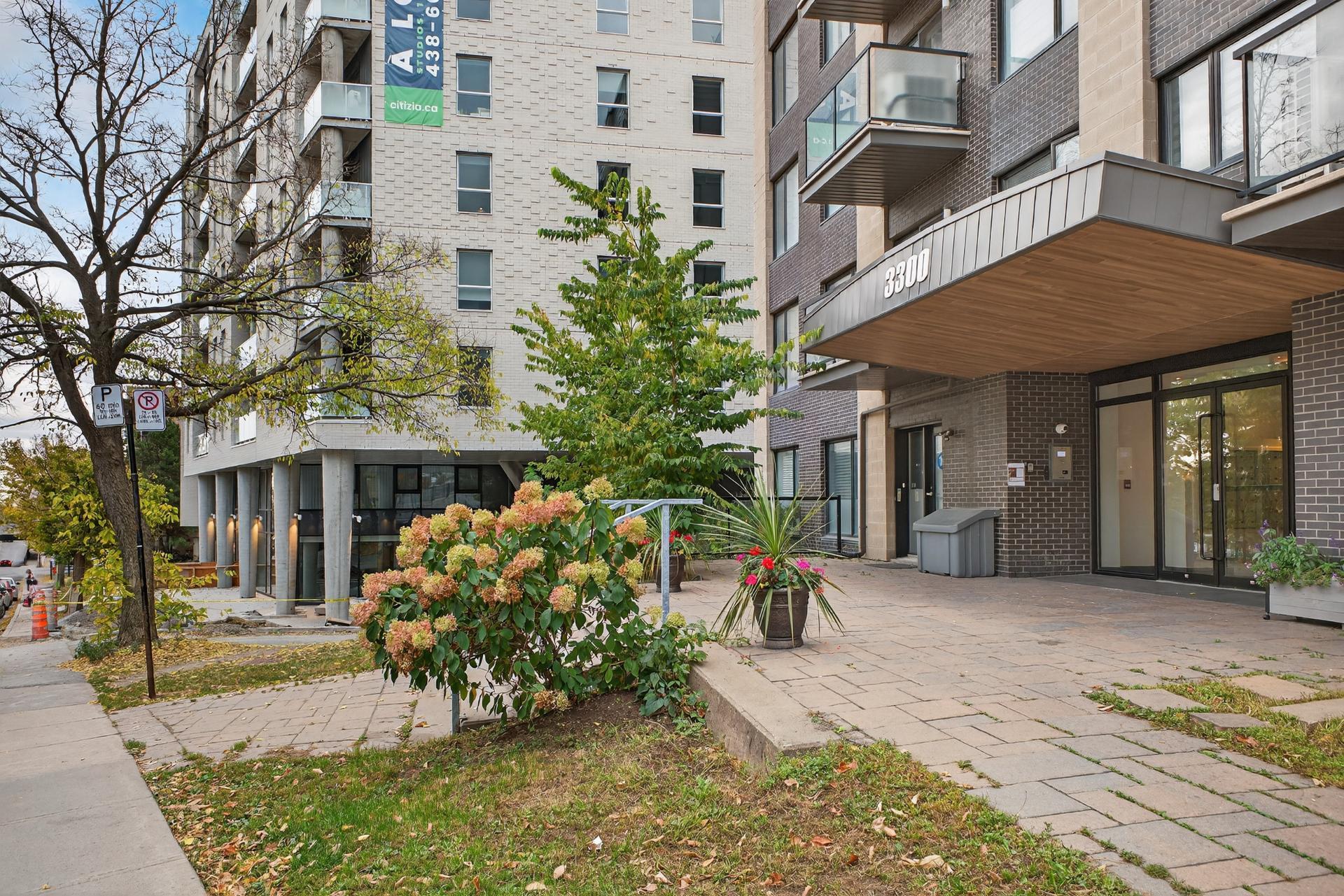 









3300


Boul. Cavendish

, 109,
Montréal (Côte-des-Neiges/Notre-Dame-de-Grâce),




QC
H4B2M8

