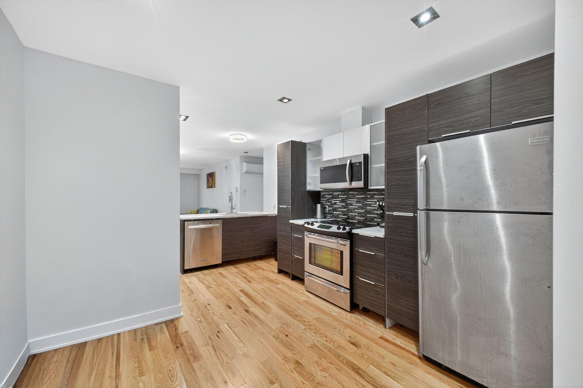 









3300


Boul. Cavendish

, 109,
Montréal (Côte-des-Neiges/Notre-Dame-de-Grâce),




QC
H4B2M8

