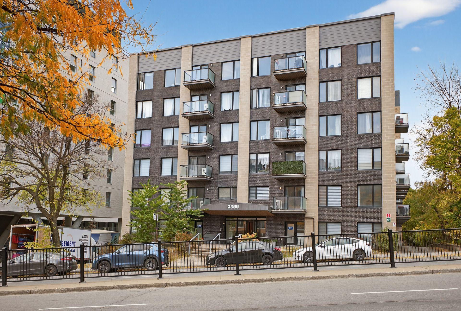









3300


Boul. Cavendish

, 109,
Montréal (Côte-des-Neiges/Notre-Dame-de-Grâce),




QC
H4B2M8

