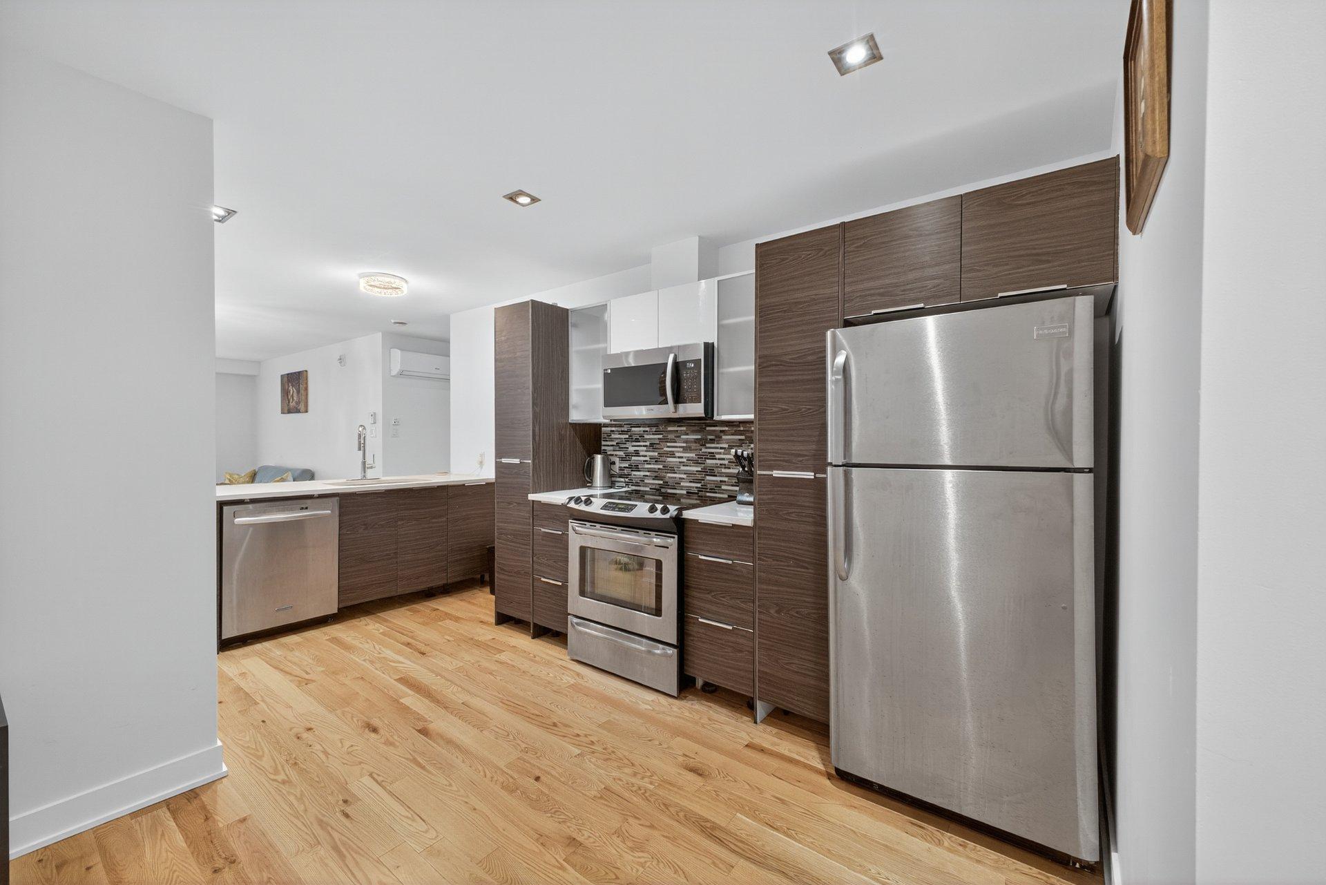 









3300


Boul. Cavendish

, 109,
Montréal (Côte-des-Neiges/Notre-Dame-de-Grâce),




QC
H4B2M8

