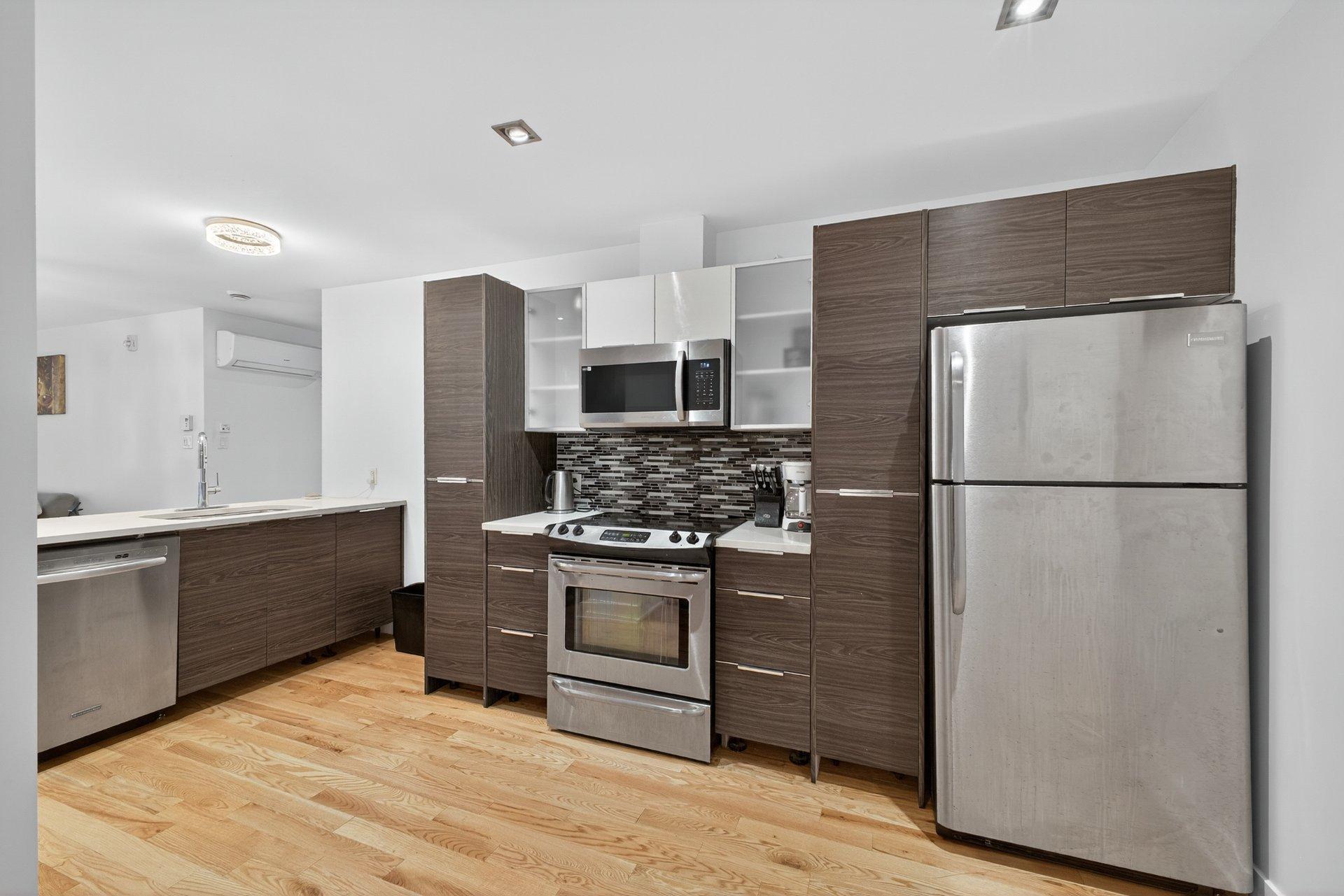









3300


Boul. Cavendish

, 109,
Montréal (Côte-des-Neiges/Notre-Dame-de-Grâce),




QC
H4B2M8


