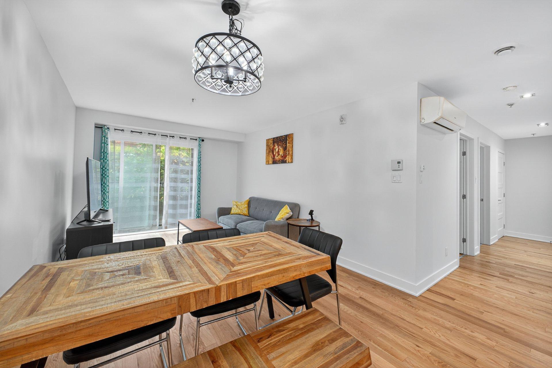 









3300


Boul. Cavendish

, 109,
Montréal (Côte-des-Neiges/Notre-Dame-de-Grâce),




QC
H4B2M8

