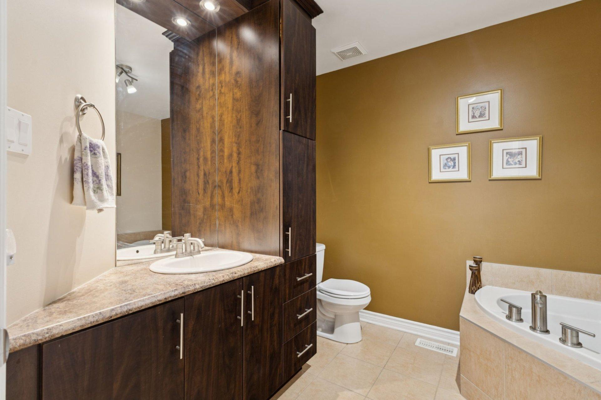 









375


Rue Jeannine-Grégoire-Ross

,
Gatineau (Gatineau),




QC
J8P0E1

