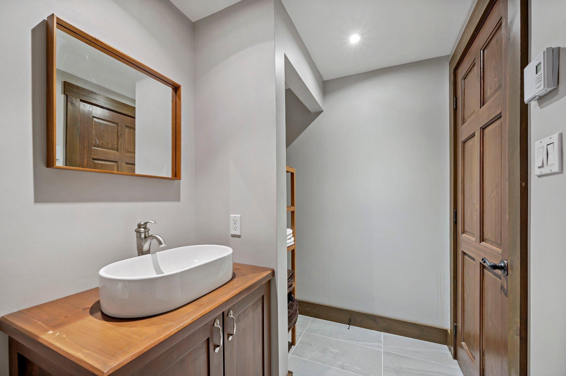 









515

 - 517


Crois. de la Coulée

,
Lac-Supérieur,




QC
J0T1P0

