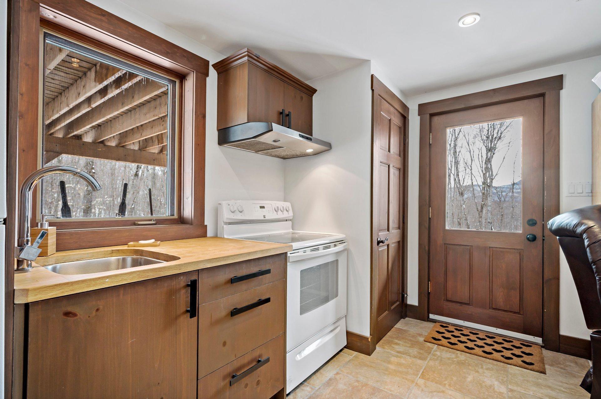 









515

 - 517


Crois. de la Coulée

,
Lac-Supérieur,




QC
J0T1P0

