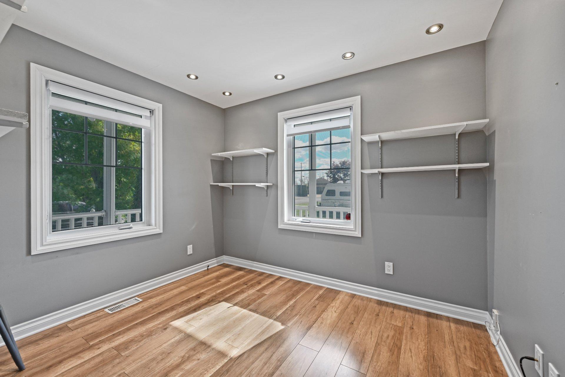 









22


Carré Barrière

,
Saint-Cyprien-de-Napierville,




QC
J0J1L0

