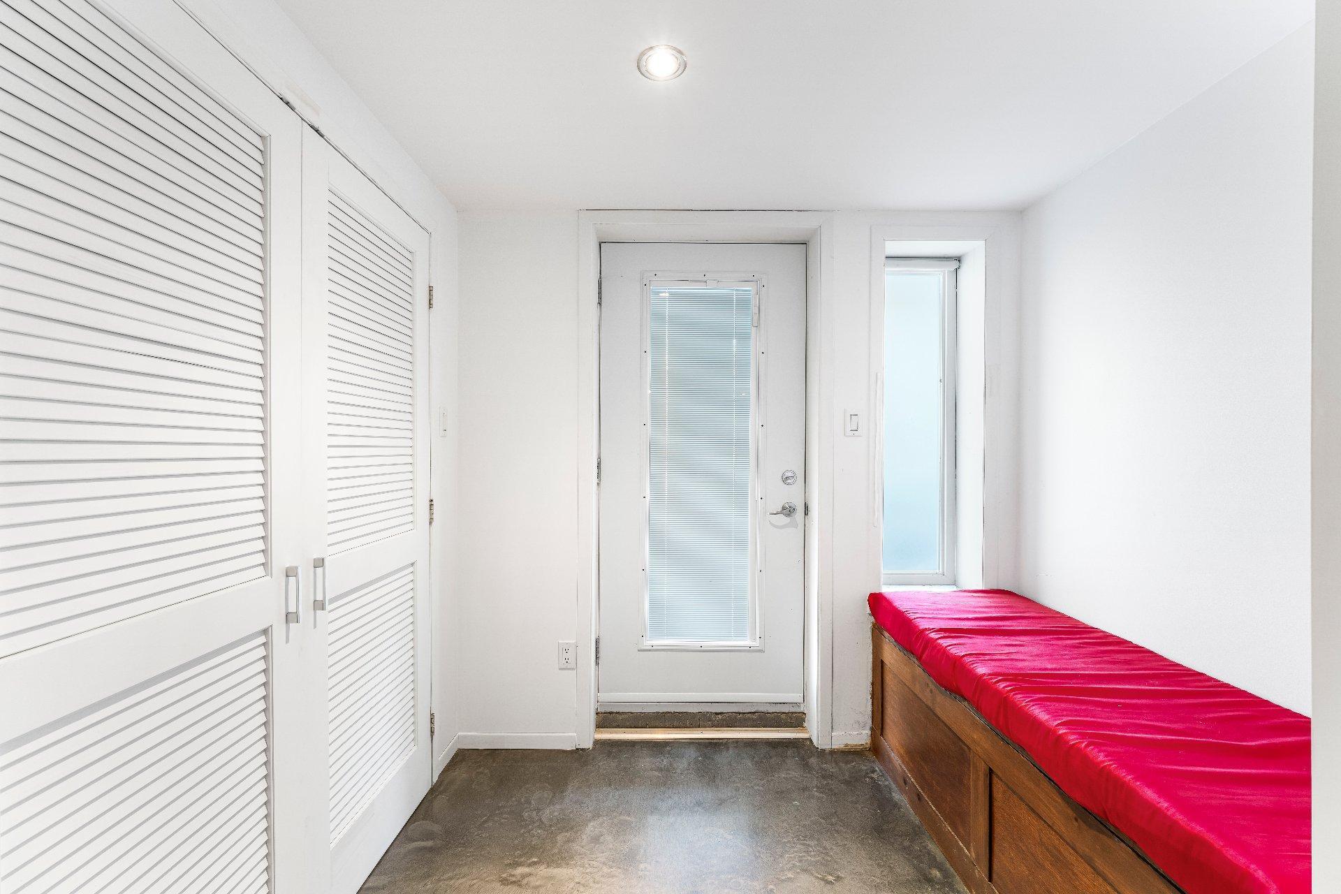 









217


Rue Brodeur

,
Magog,




QC
J1X0M9

