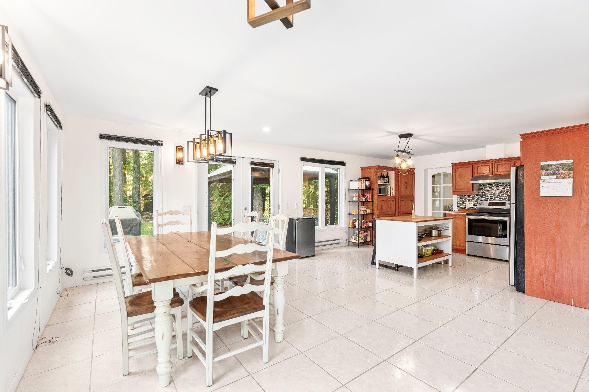 









217


Rue Brodeur

,
Magog,




QC
J1X0M9

