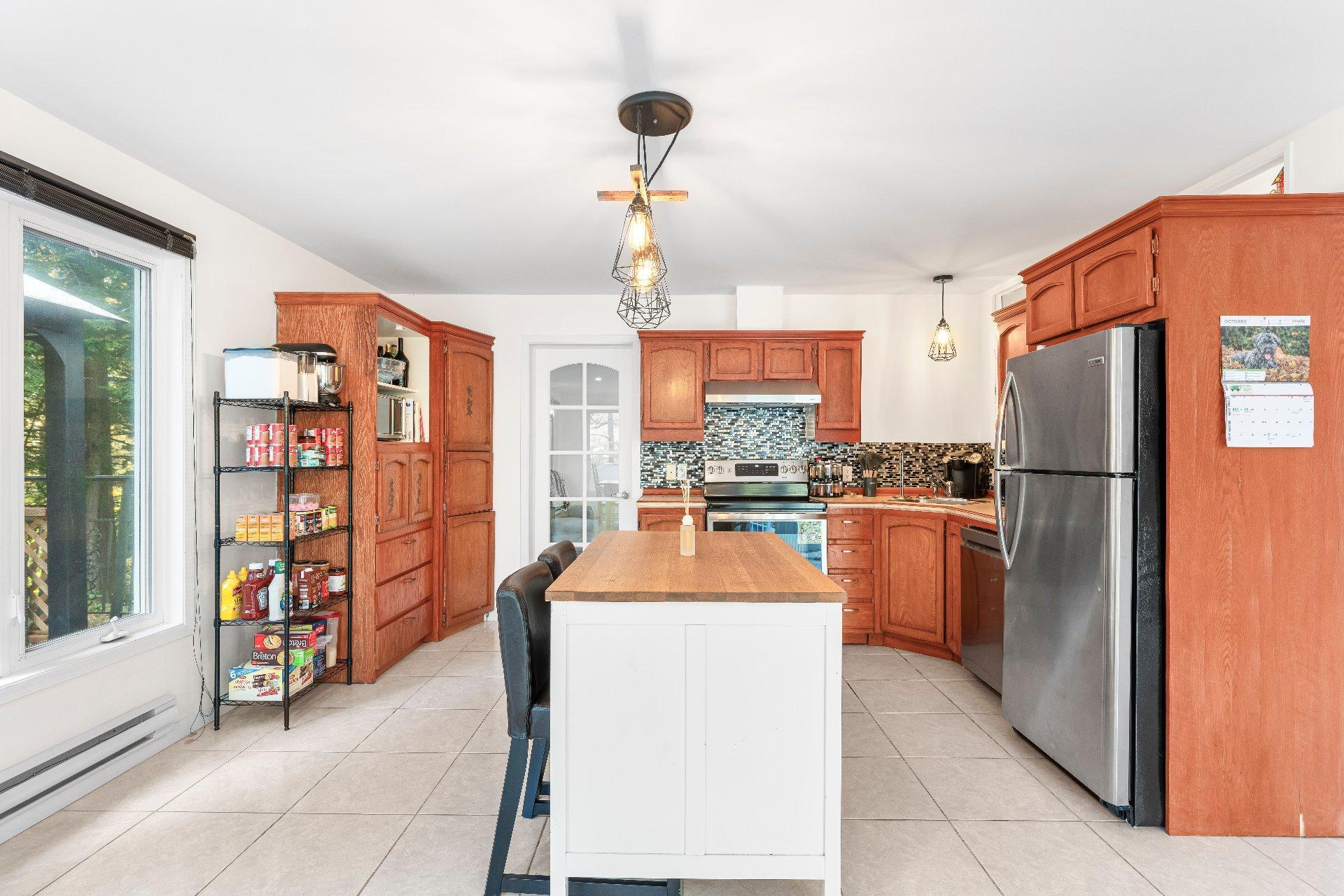 









217


Rue Brodeur

,
Magog,




QC
J1X0M9

