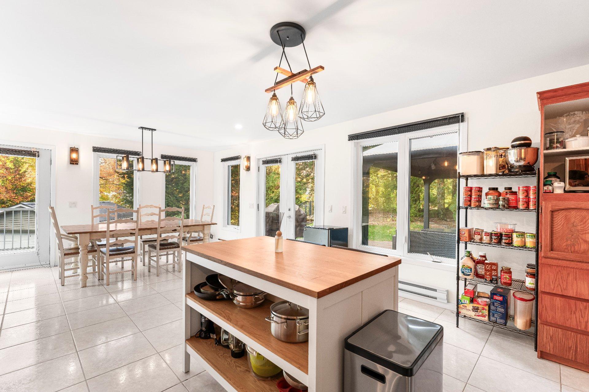 









217


Rue Brodeur

,
Magog,




QC
J1X0M9

