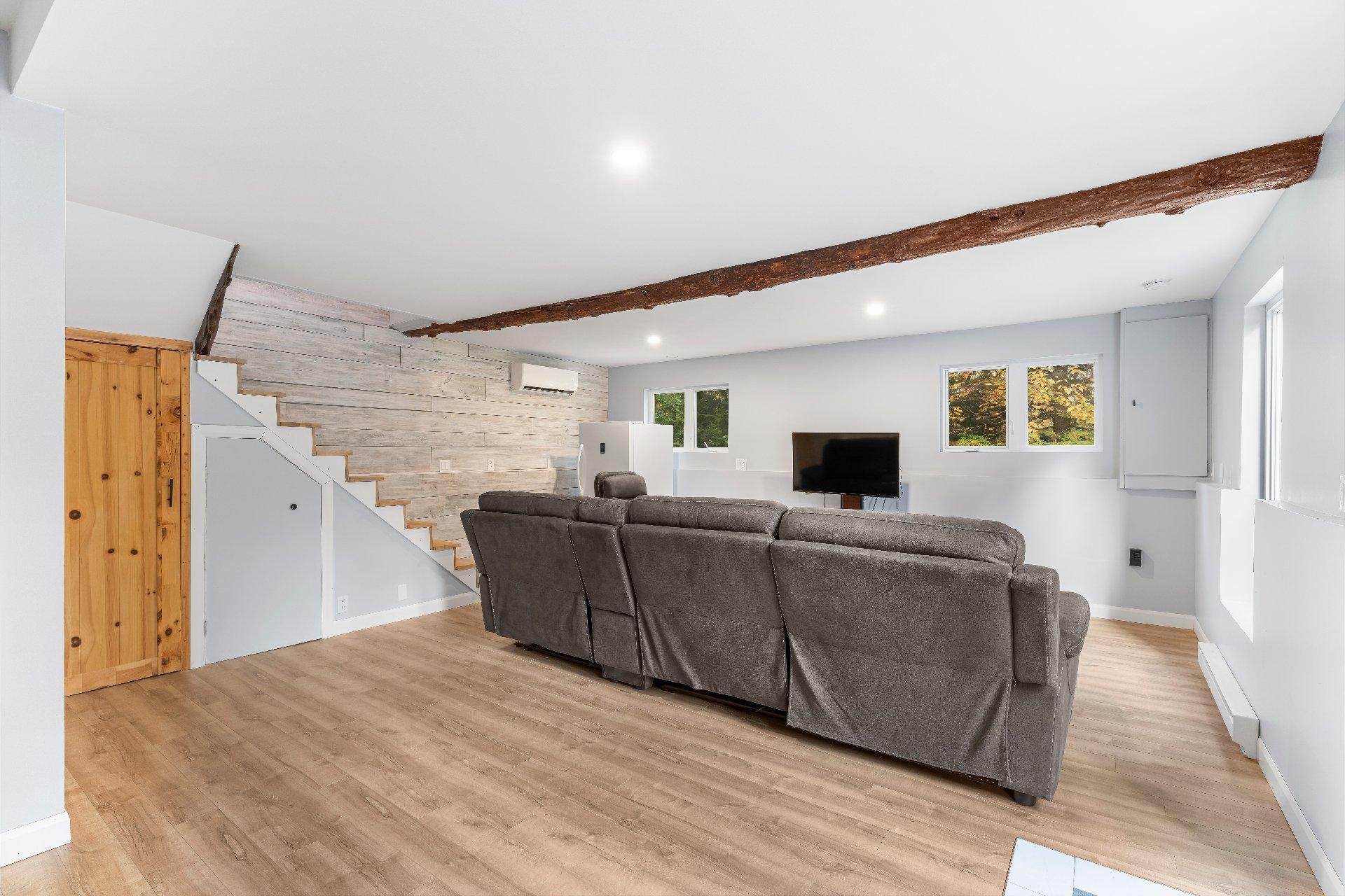 









217


Rue Brodeur

,
Magog,




QC
J1X0M9

