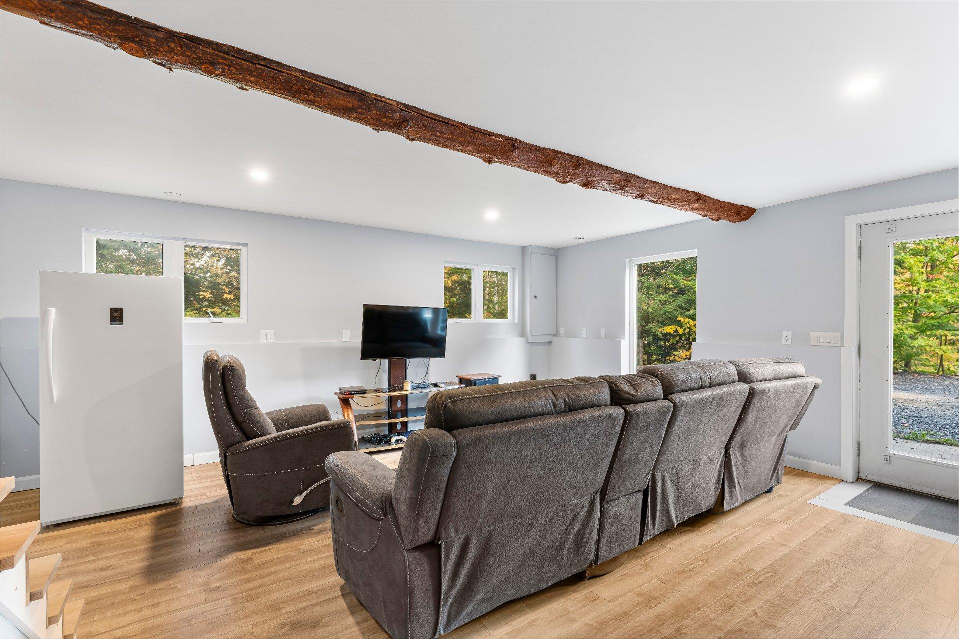 









217


Rue Brodeur

,
Magog,




QC
J1X0M9

