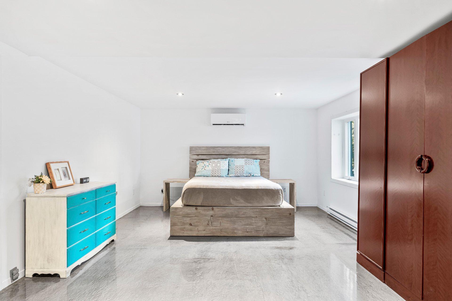 









217


Rue Brodeur

,
Magog,




QC
J1X0M9

