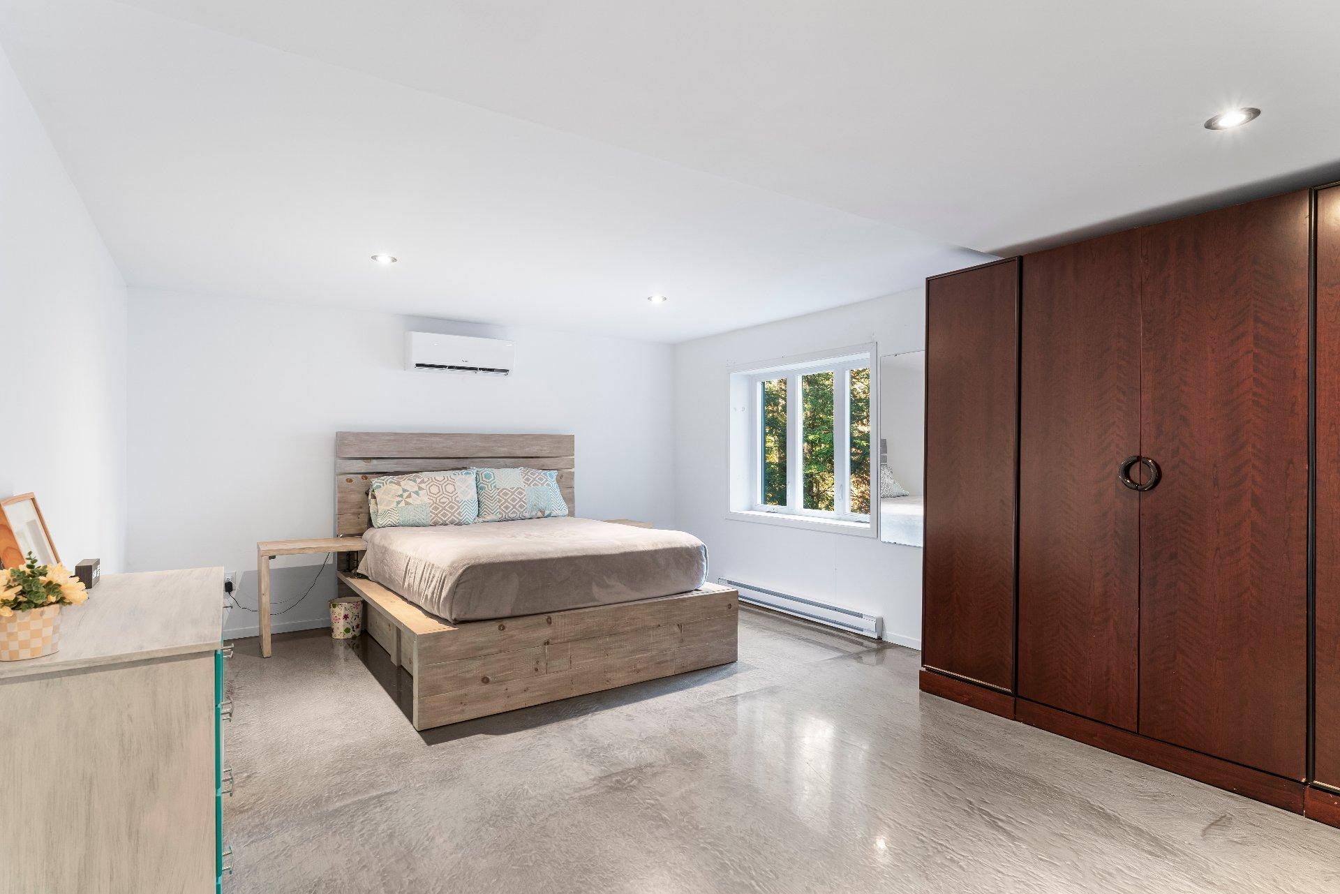 









217


Rue Brodeur

,
Magog,




QC
J1X0M9

