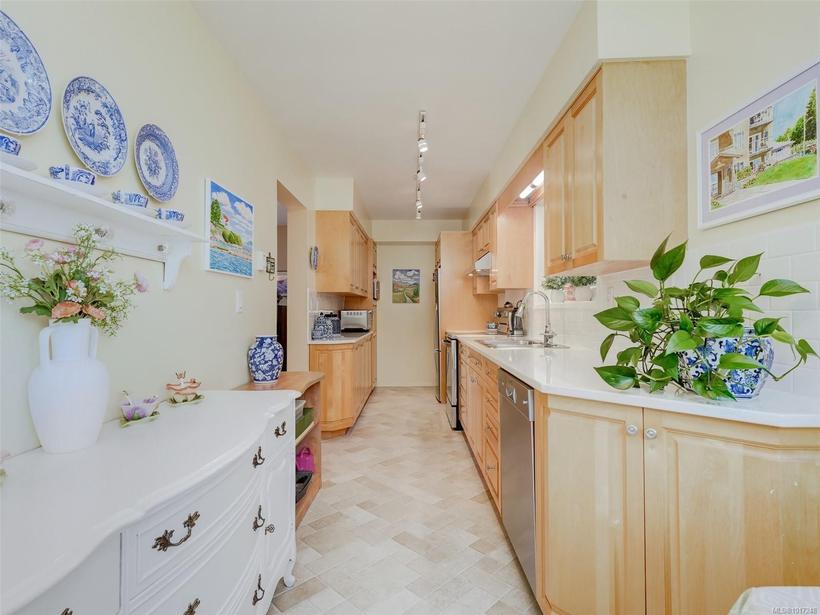 









1540


Dallas

Rd, 103,
Victoria,




BC
V8S 1A3

