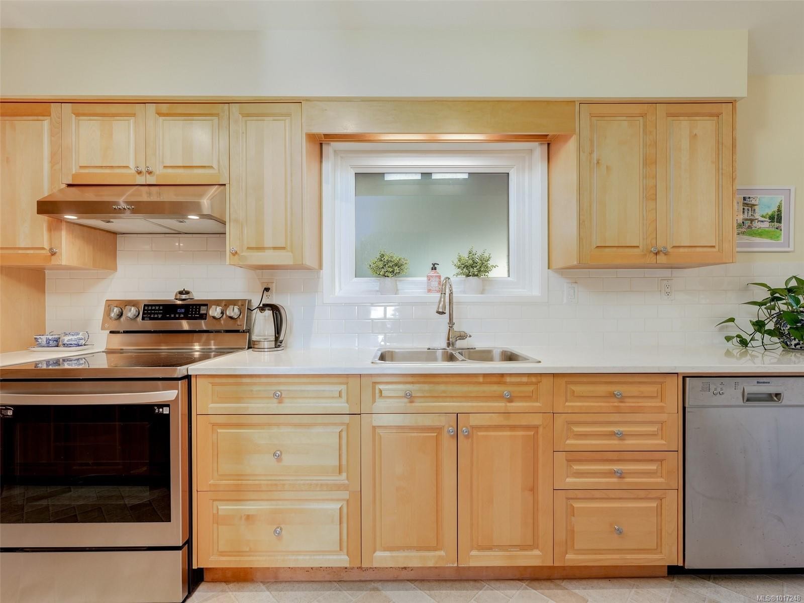









1540


Dallas

Rd, 103,
Victoria,




BC
V8S 1A3

