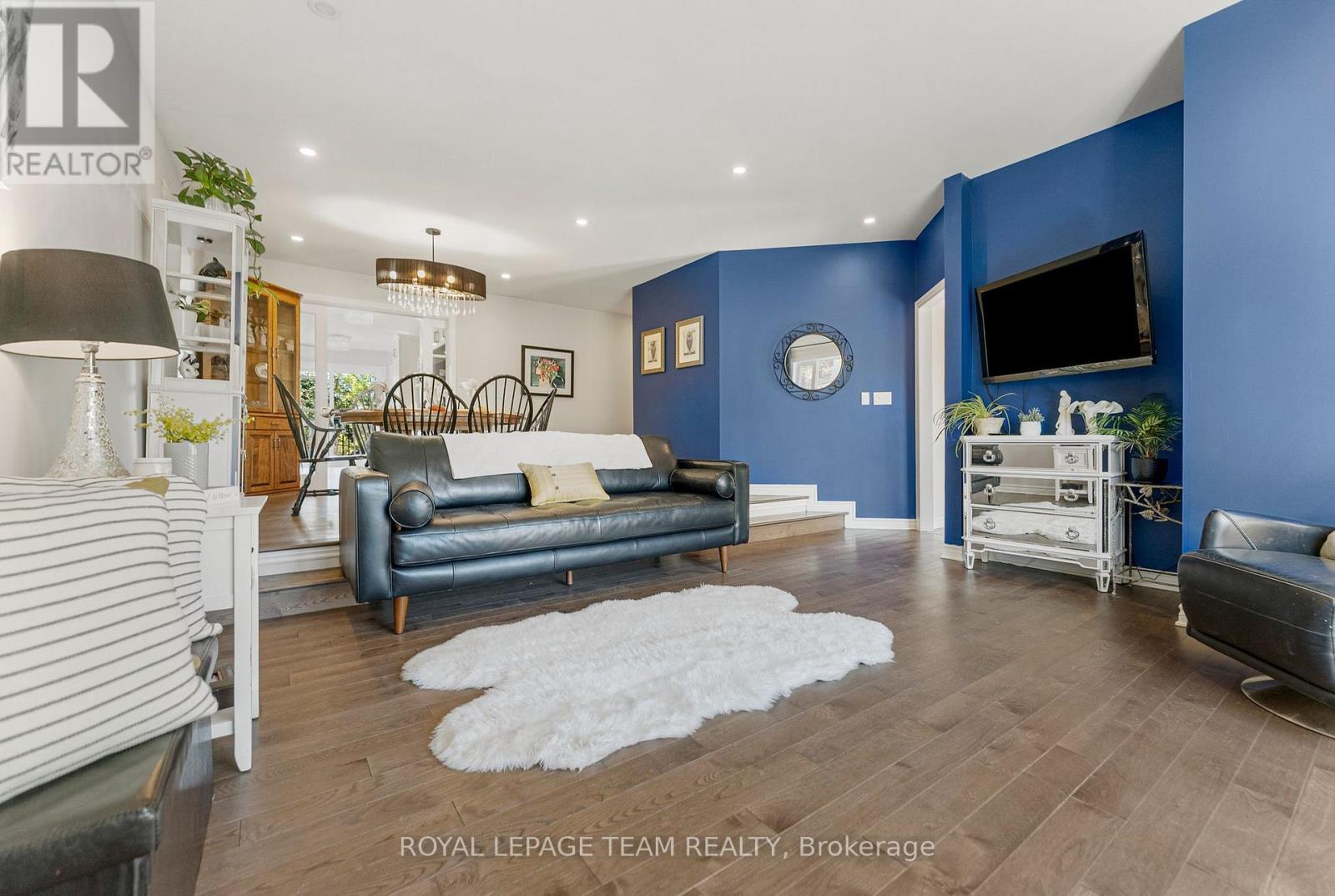 












230 OPEONGO ROAD

,
Renfrew,




Ontario
K7V2T5

