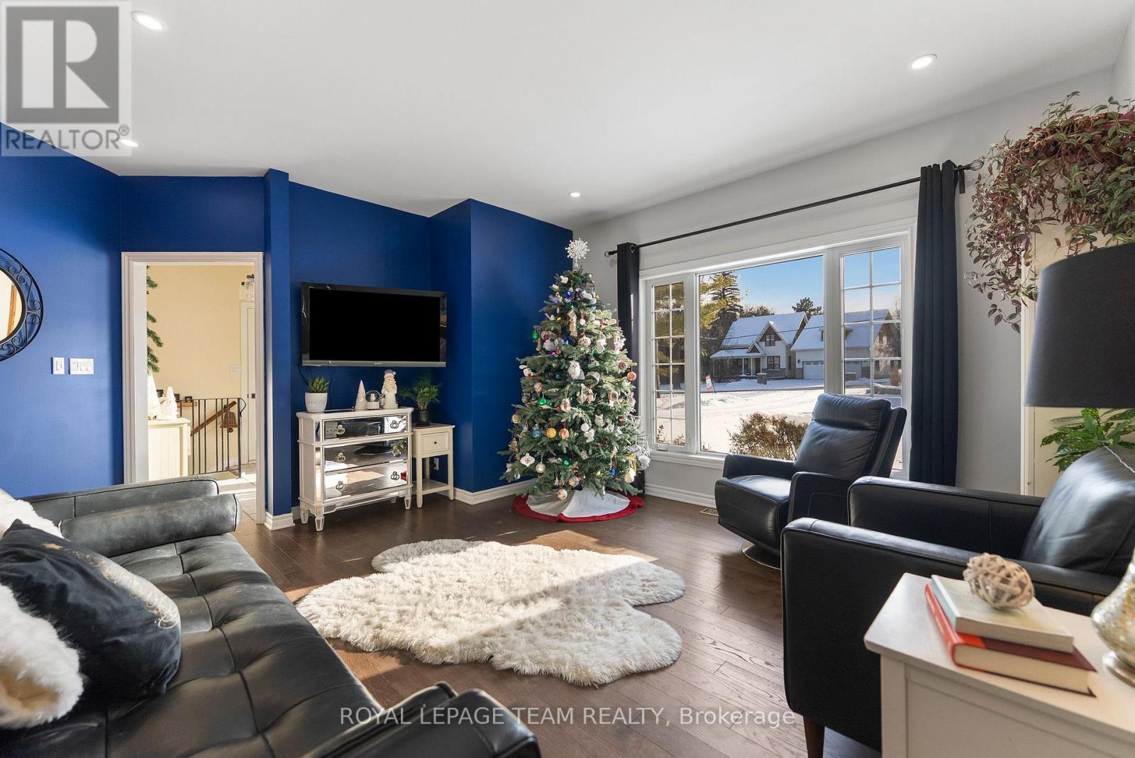 












230 OPEONGO ROAD

,
Renfrew,




Ontario
K7V2T5

