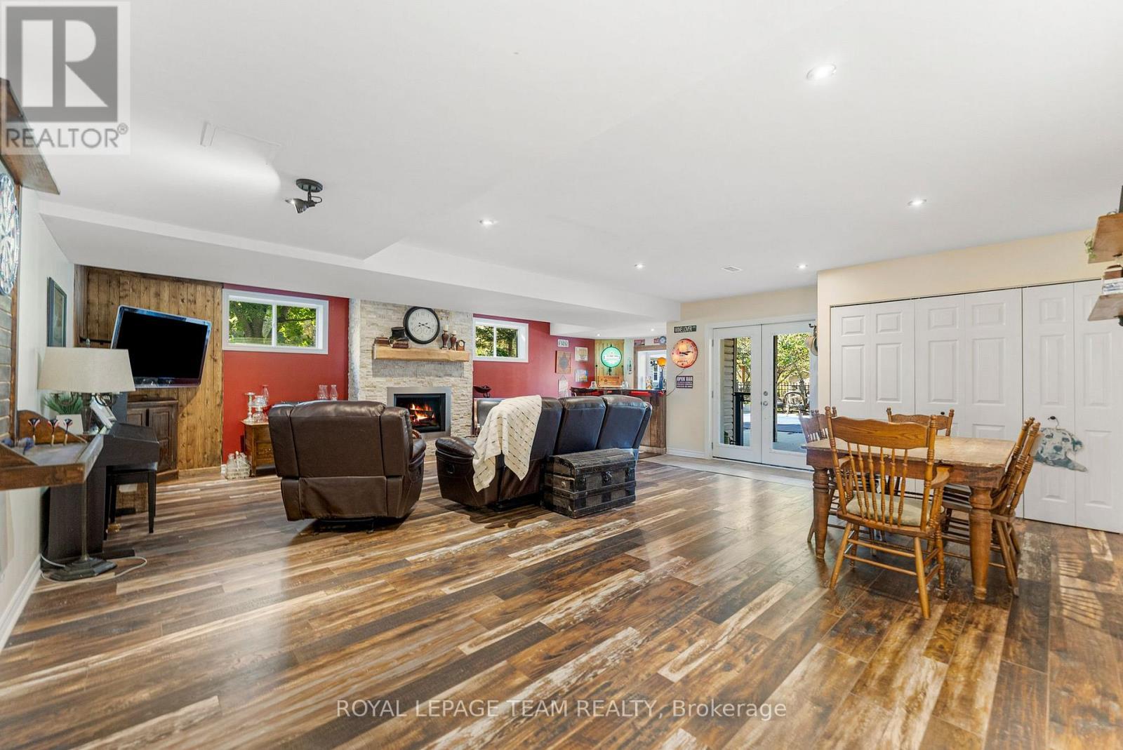 












230 OPEONGO ROAD

,
Renfrew,




Ontario
K7V2T5

