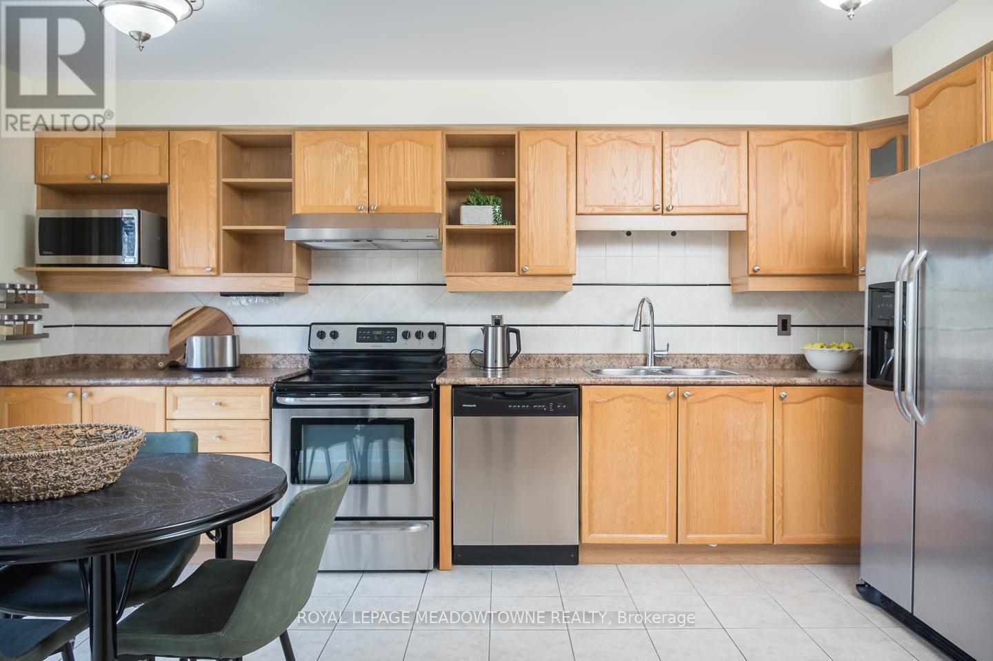












701 THOMPSON ROAD S

,
Milton,




Ontario
L9T5W8

