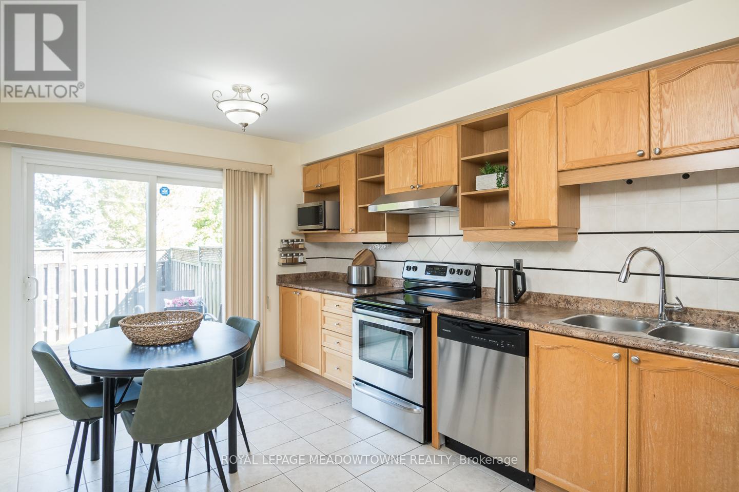 












701 THOMPSON ROAD S

,
Milton,




Ontario
L9T5W8

