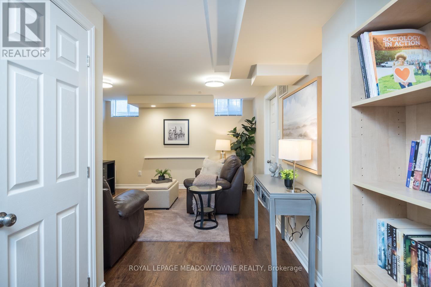 












701 THOMPSON ROAD S

,
Milton,




Ontario
L9T5W8


