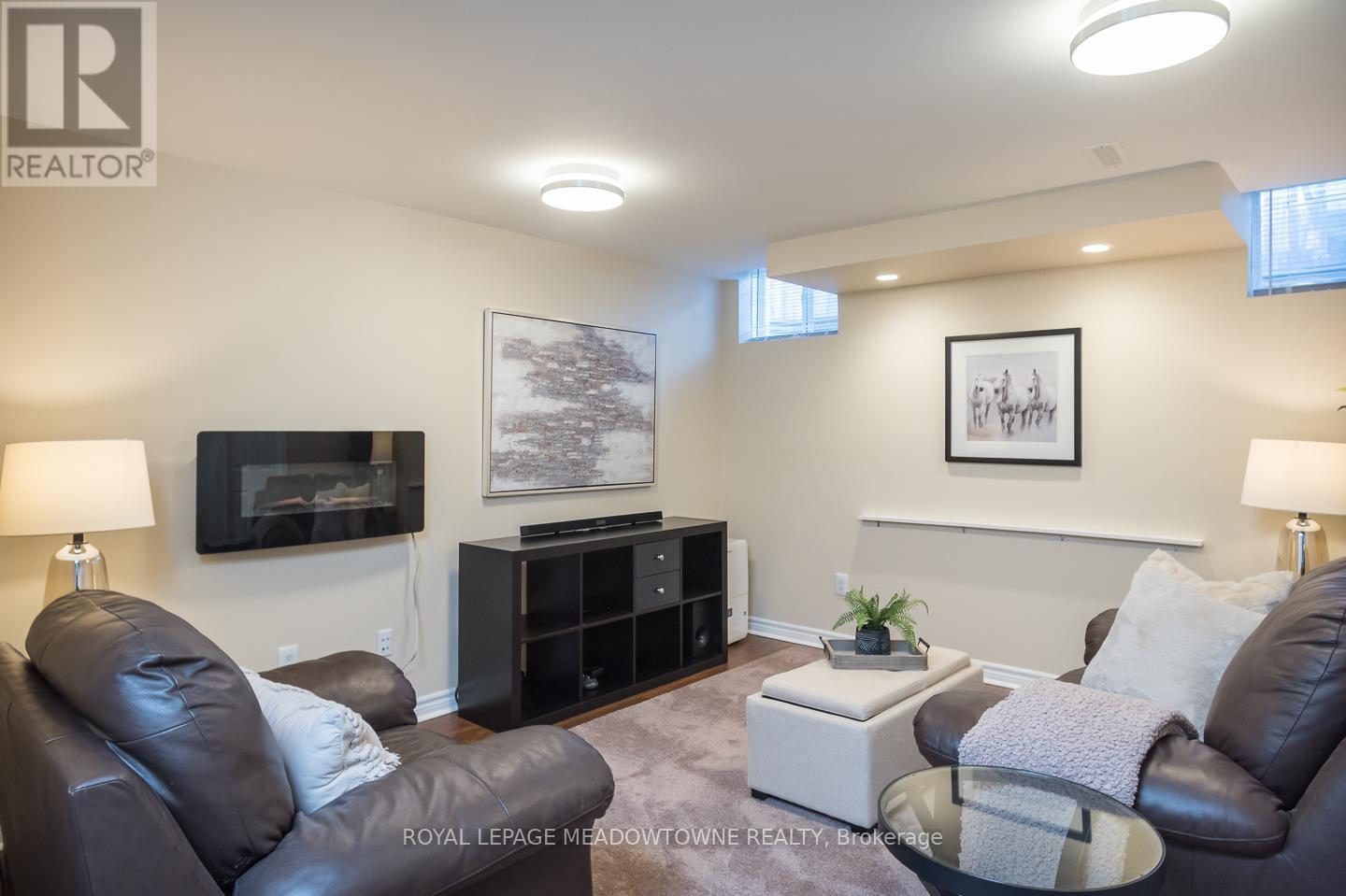 












701 THOMPSON ROAD S

,
Milton,




Ontario
L9T5W8

