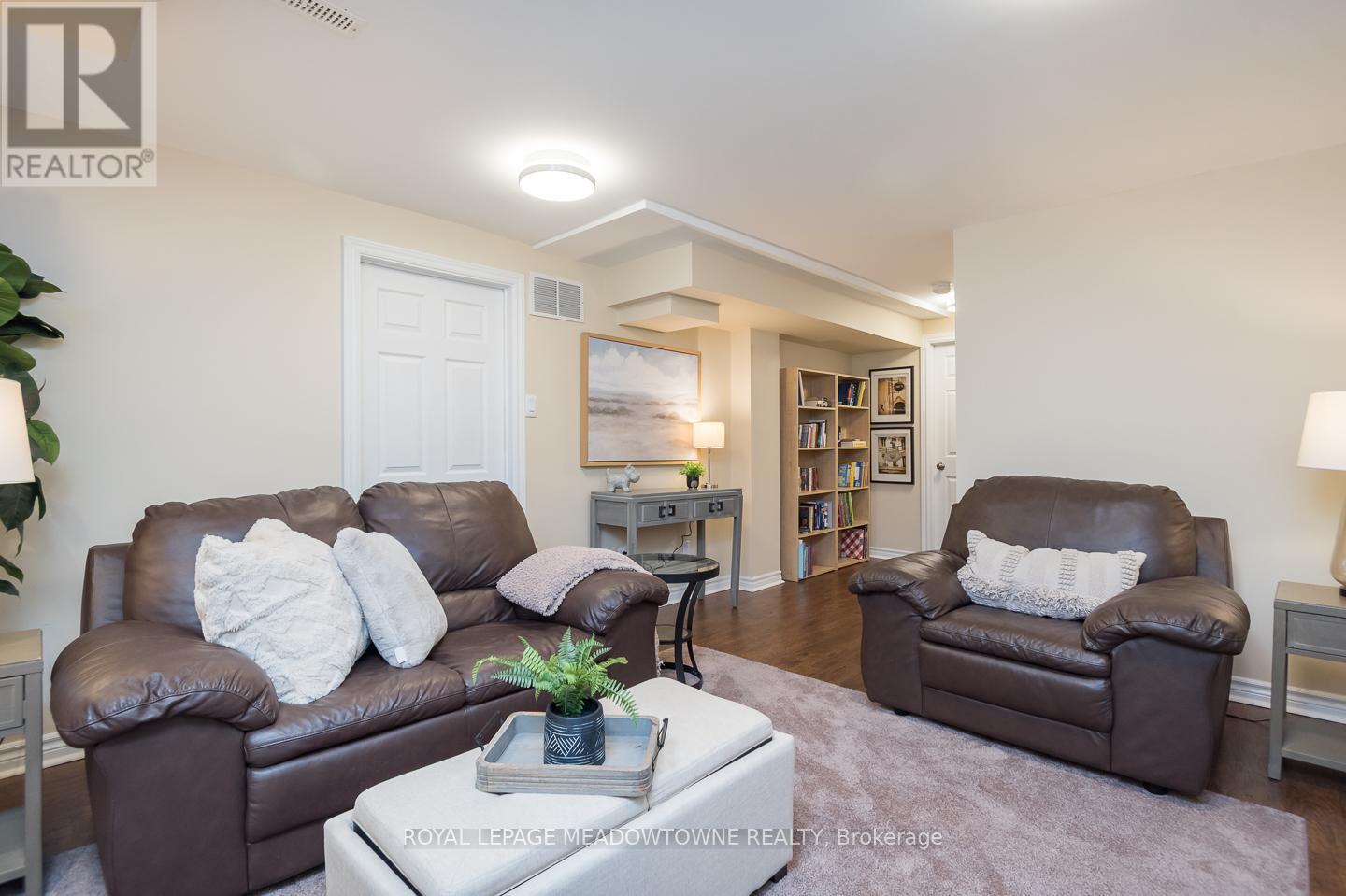 












701 THOMPSON ROAD S

,
Milton,




Ontario
L9T5W8

