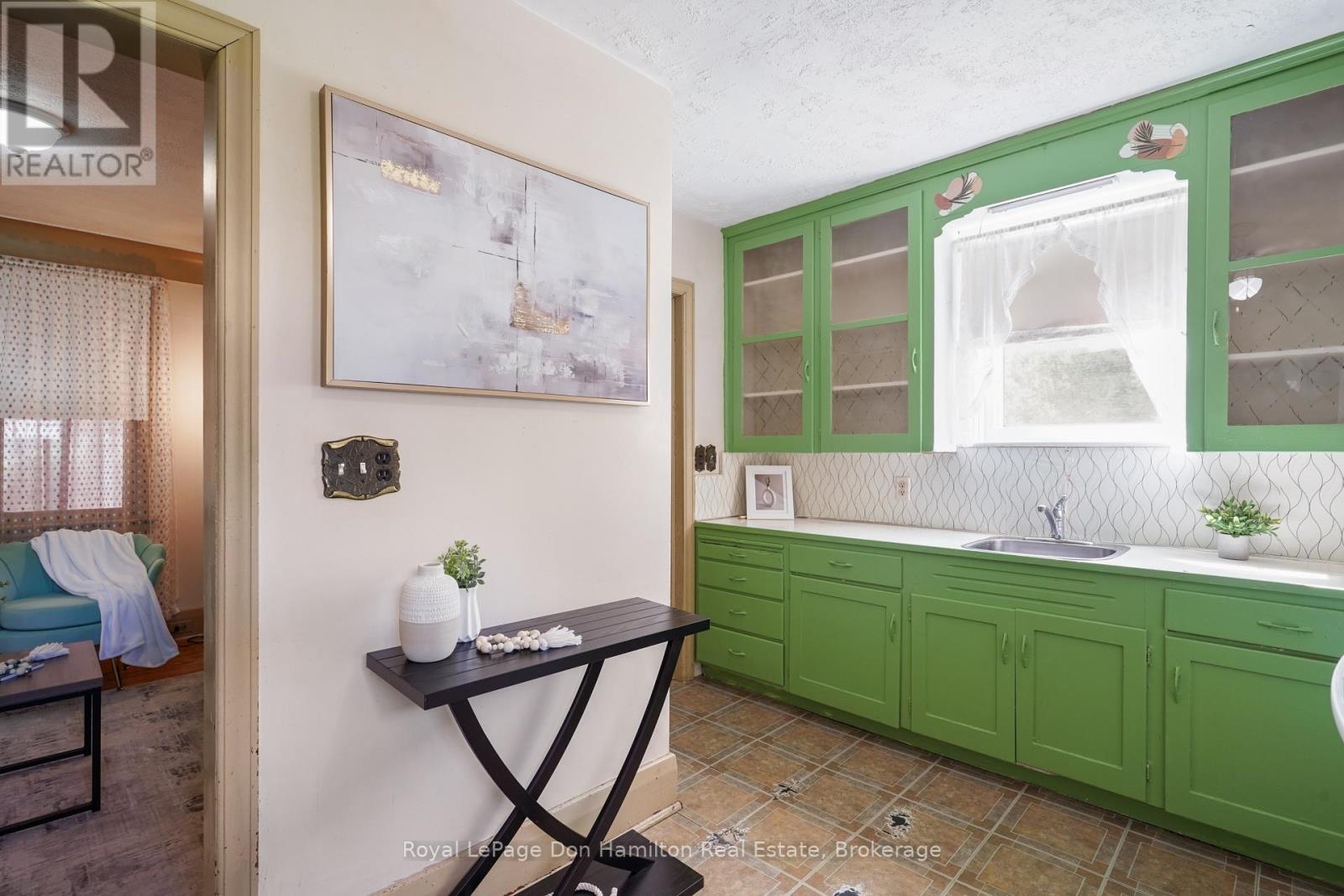 












21 ELGIN STREET

,
Southwest Middlesex (Appin),




Ontario
N0L1A0

