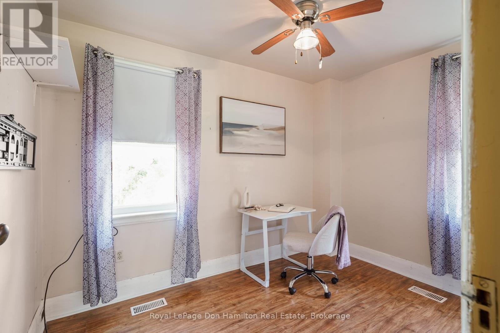 












21 ELGIN STREET

,
Southwest Middlesex (Appin),




Ontario
N0L1A0

