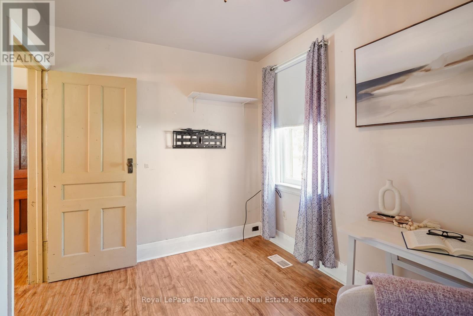 












21 ELGIN STREET

,
Southwest Middlesex (Appin),




Ontario
N0L1A0

