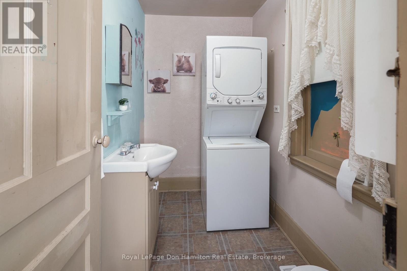 












21 ELGIN STREET

,
Southwest Middlesex (Appin),




Ontario
N0L1A0

