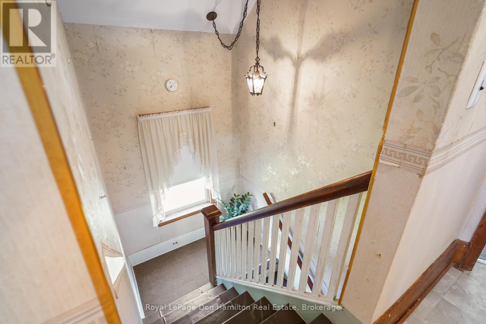 












21 ELGIN STREET

,
Southwest Middlesex (Appin),




Ontario
N0L1A0

