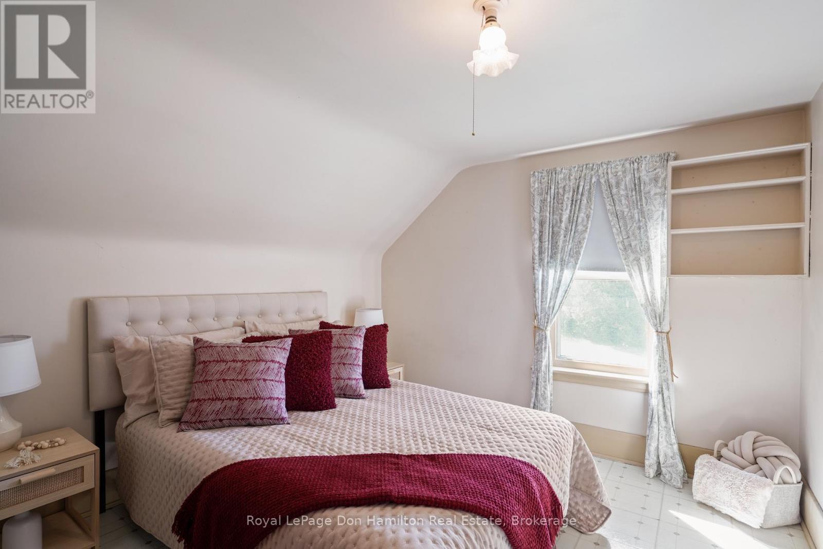 












21 ELGIN STREET

,
Southwest Middlesex (Appin),




Ontario
N0L1A0

