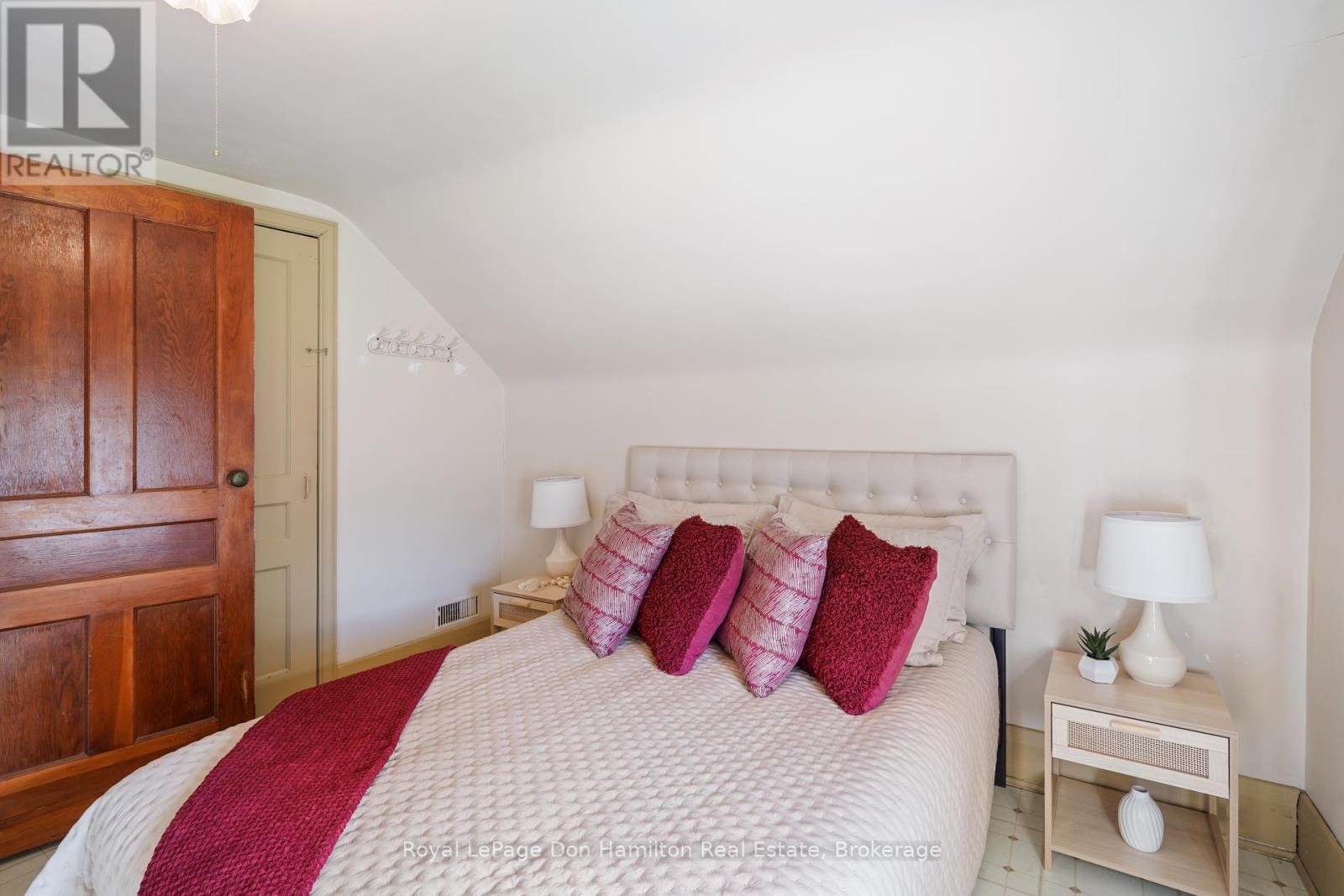 












21 ELGIN STREET

,
Southwest Middlesex (Appin),




Ontario
N0L1A0

