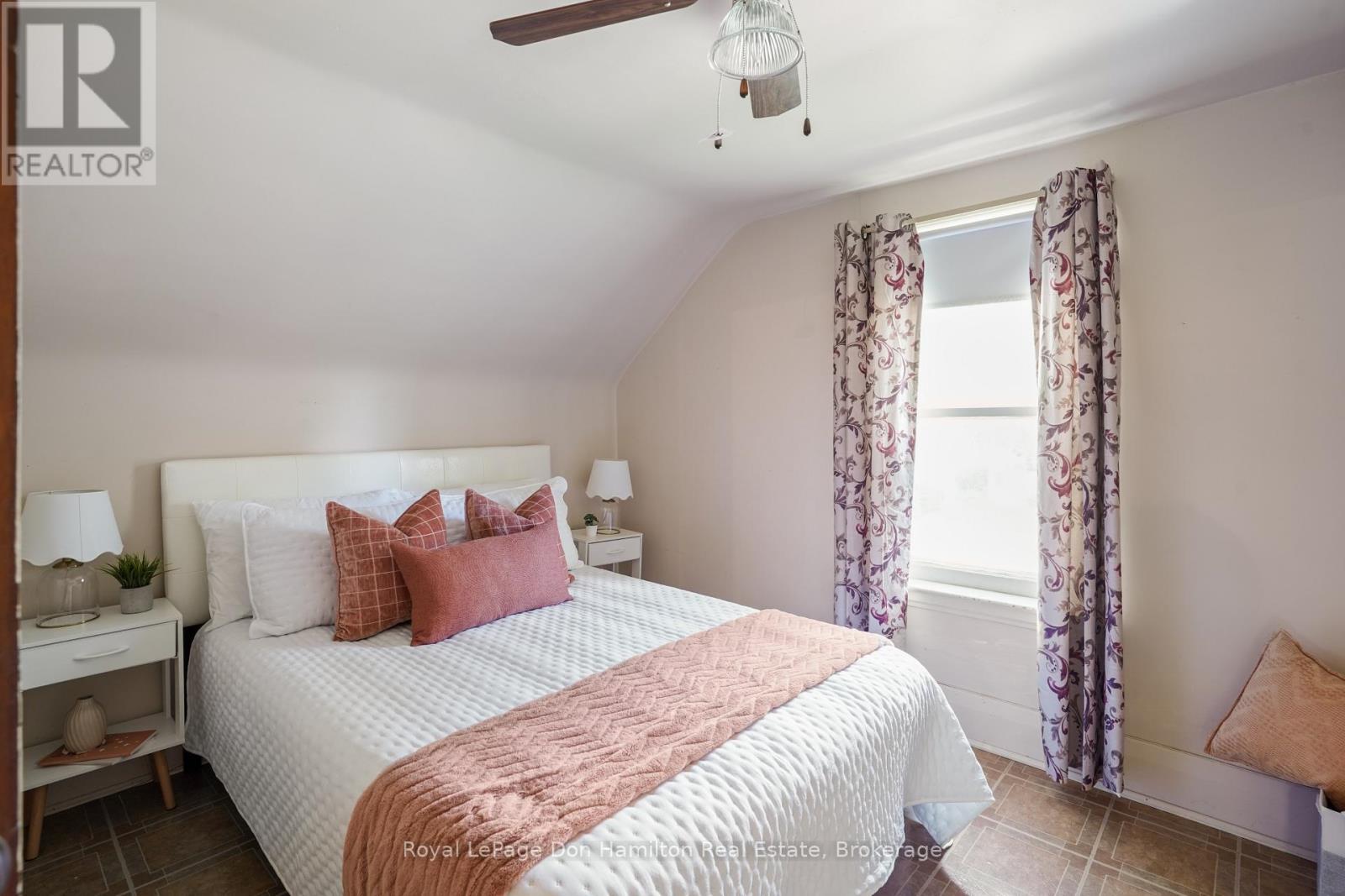 












21 ELGIN STREET

,
Southwest Middlesex (Appin),




Ontario
N0L1A0

