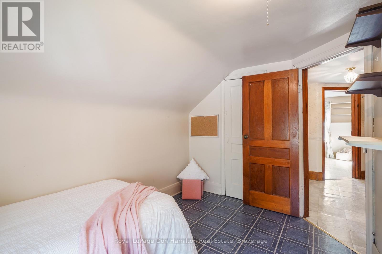 












21 ELGIN STREET

,
Southwest Middlesex (Appin),




Ontario
N0L1A0

