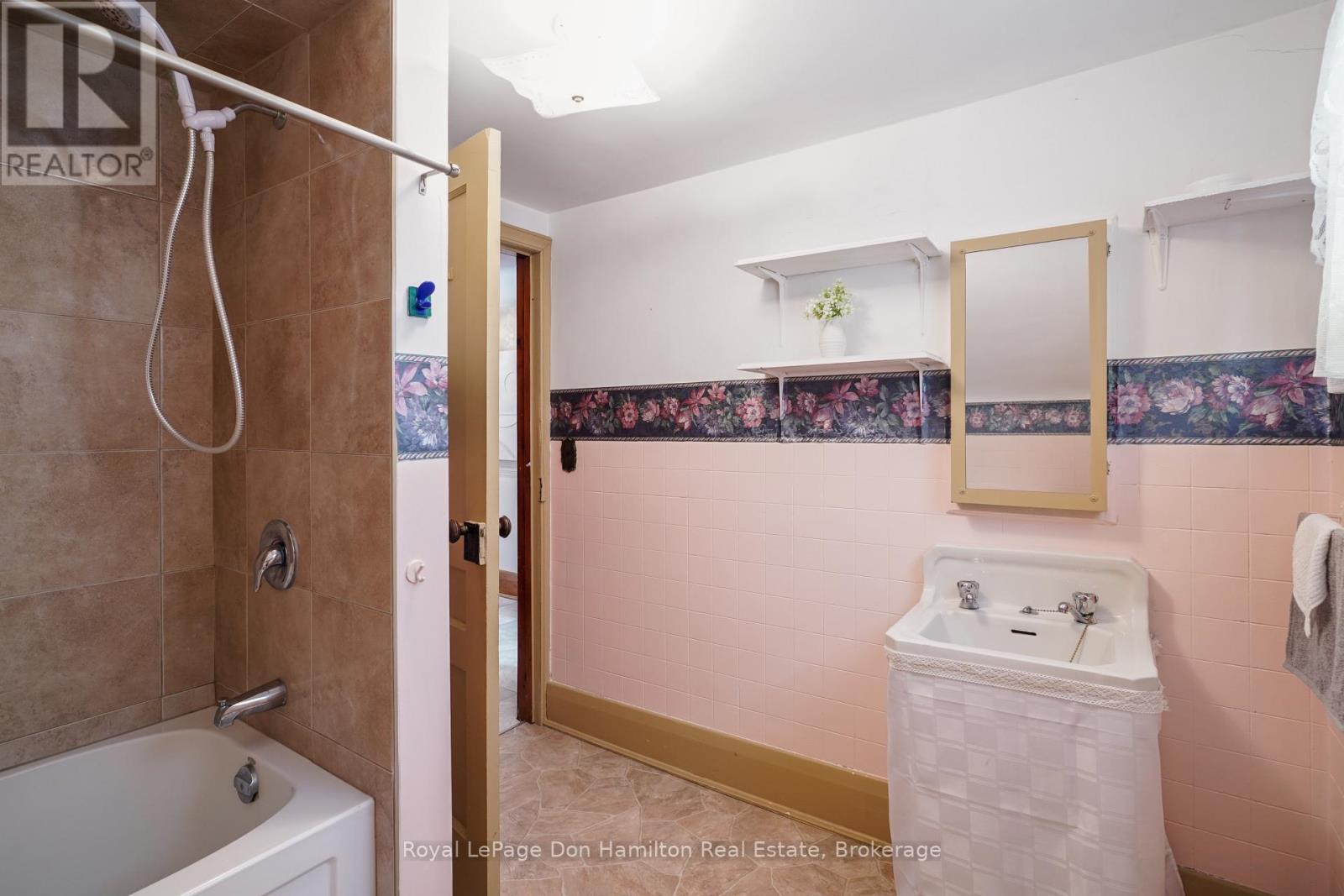 












21 ELGIN STREET

,
Southwest Middlesex (Appin),




Ontario
N0L1A0

