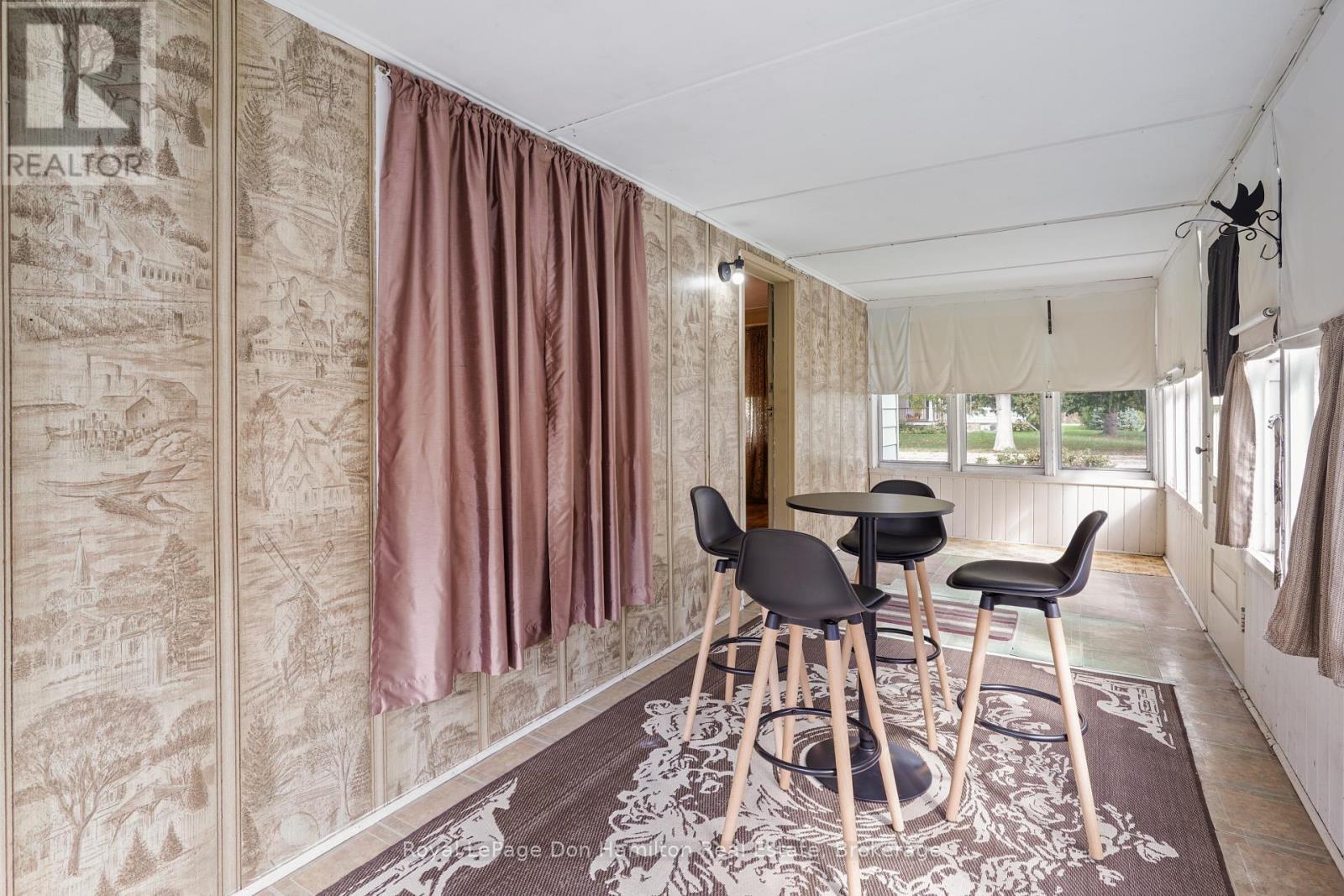 












21 ELGIN STREET

,
Southwest Middlesex (Appin),




Ontario
N0L1A0

