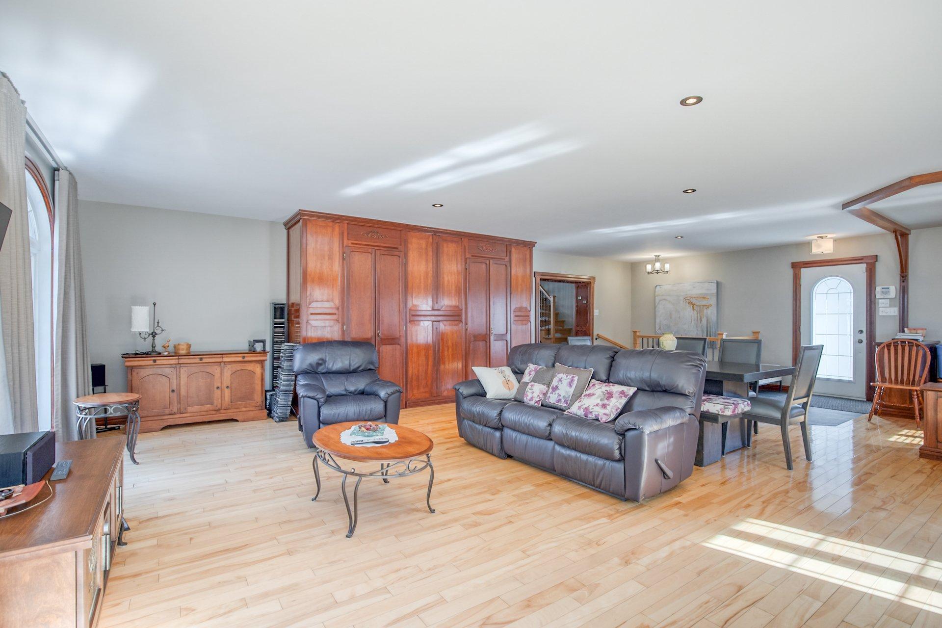 









12


Rue Genest

,
Saint-Jean-sur-Richelieu,




QC
J2X2V1

