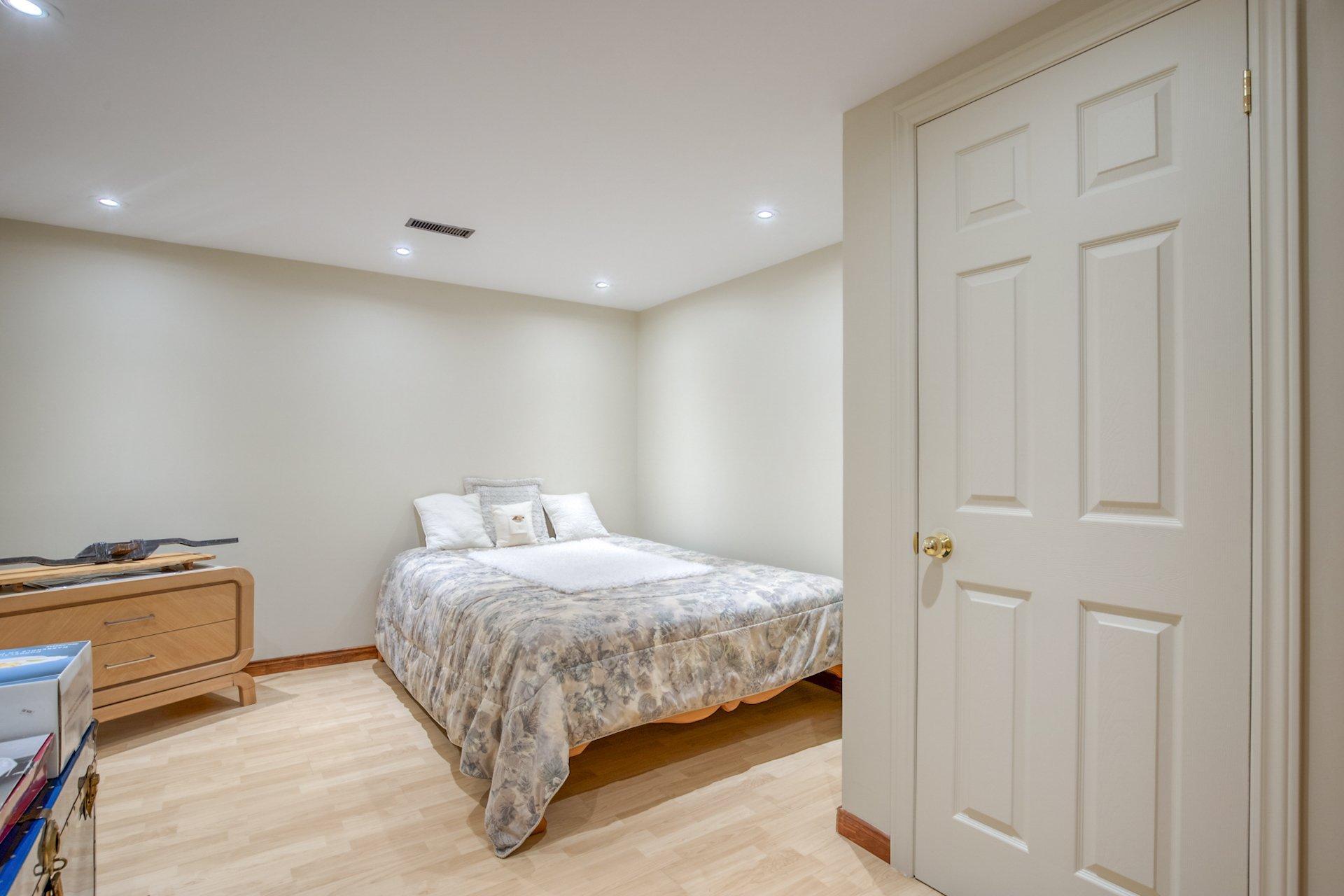 









12


Rue Genest

,
Saint-Jean-sur-Richelieu,




QC
J2X2V1

