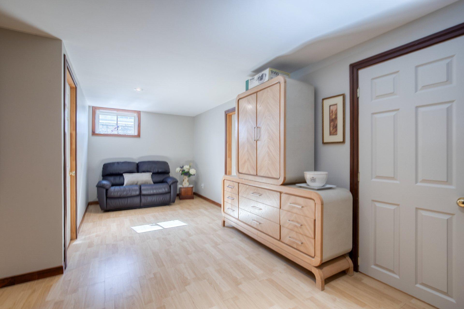 









12


Rue Genest

,
Saint-Jean-sur-Richelieu,




QC
J2X2V1

