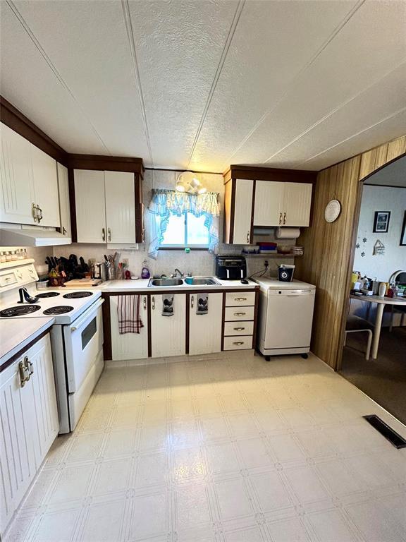 












103 Manson Street

,
McAuley,




Manitoba
R0M1H0


