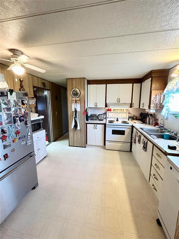 












103 Manson Street

,
McAuley,




Manitoba
R0M1H0

