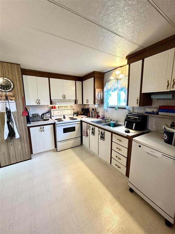 












103 Manson Street

,
McAuley,




Manitoba
R0M1H0

