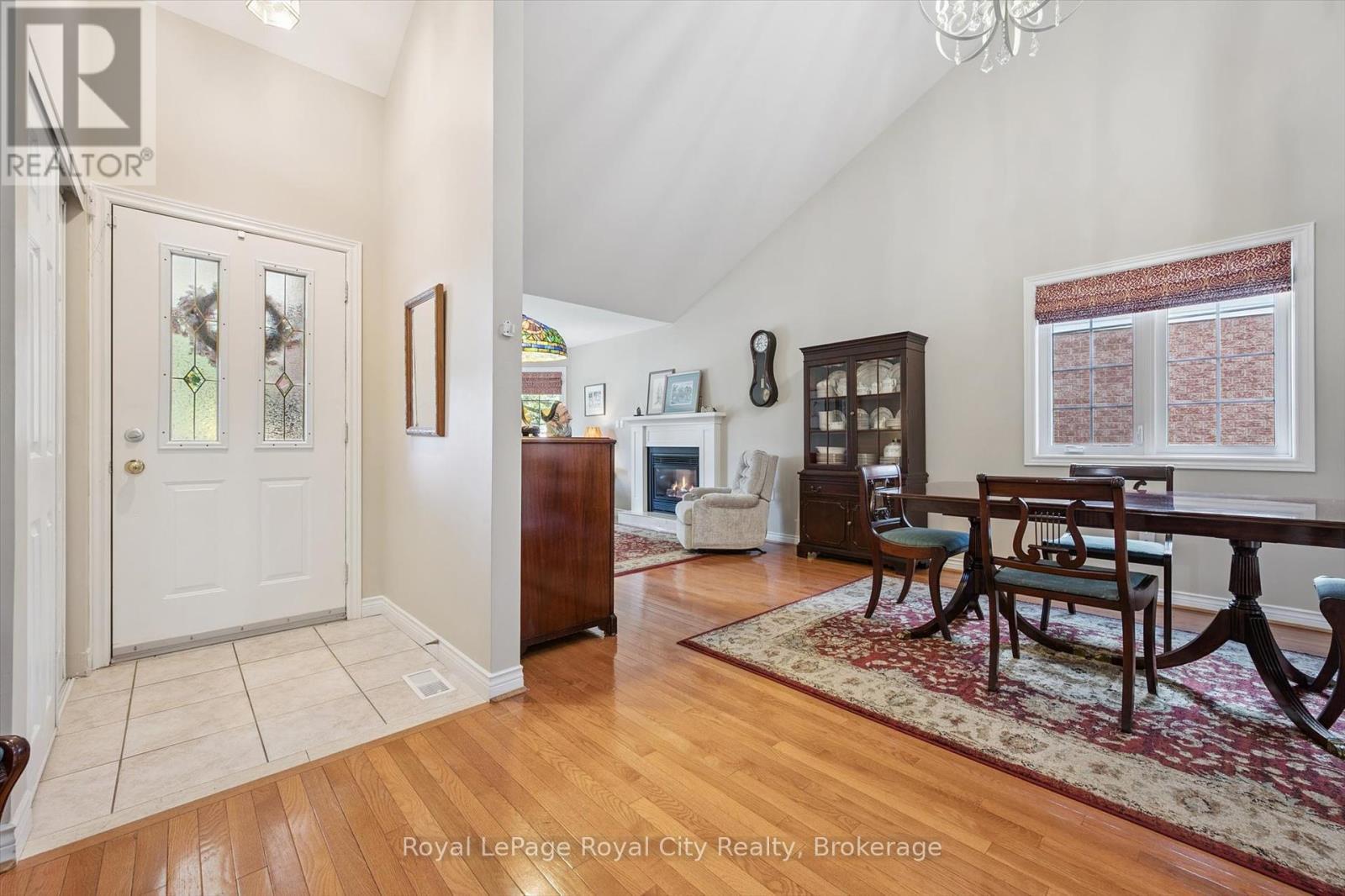 












21 CHERRY BLOSSOM CIRCLE

,
Guelph (Village By The Arboretum),




Ontario
N1G4X7

